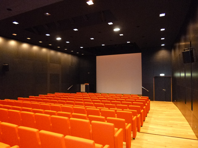 Auditorium depuis le fond de salle