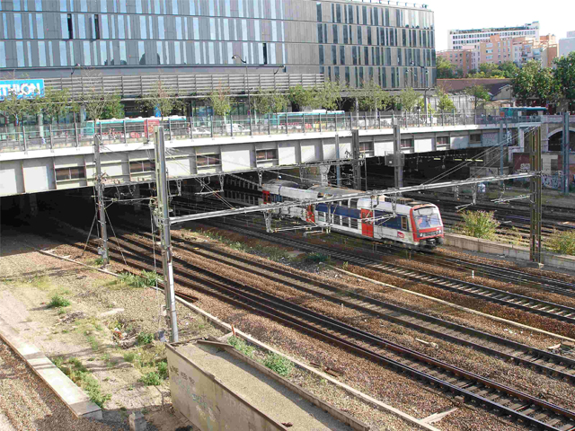 Vue du faisceau de voies férrées à l emplacement du projet T8