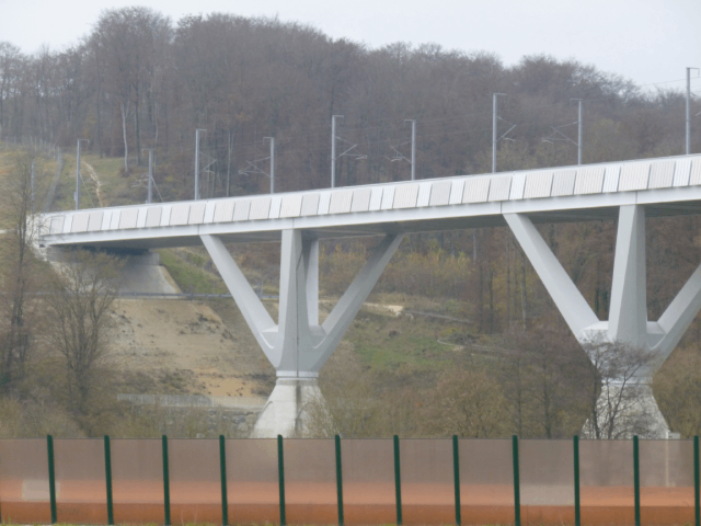 Poteaux Caténaires sur le Viaduc